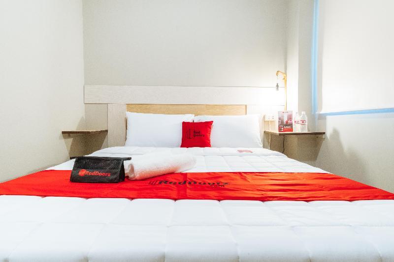 Reddoorz Plus Near Osmena Highway 2 Манила Екстериор снимка
